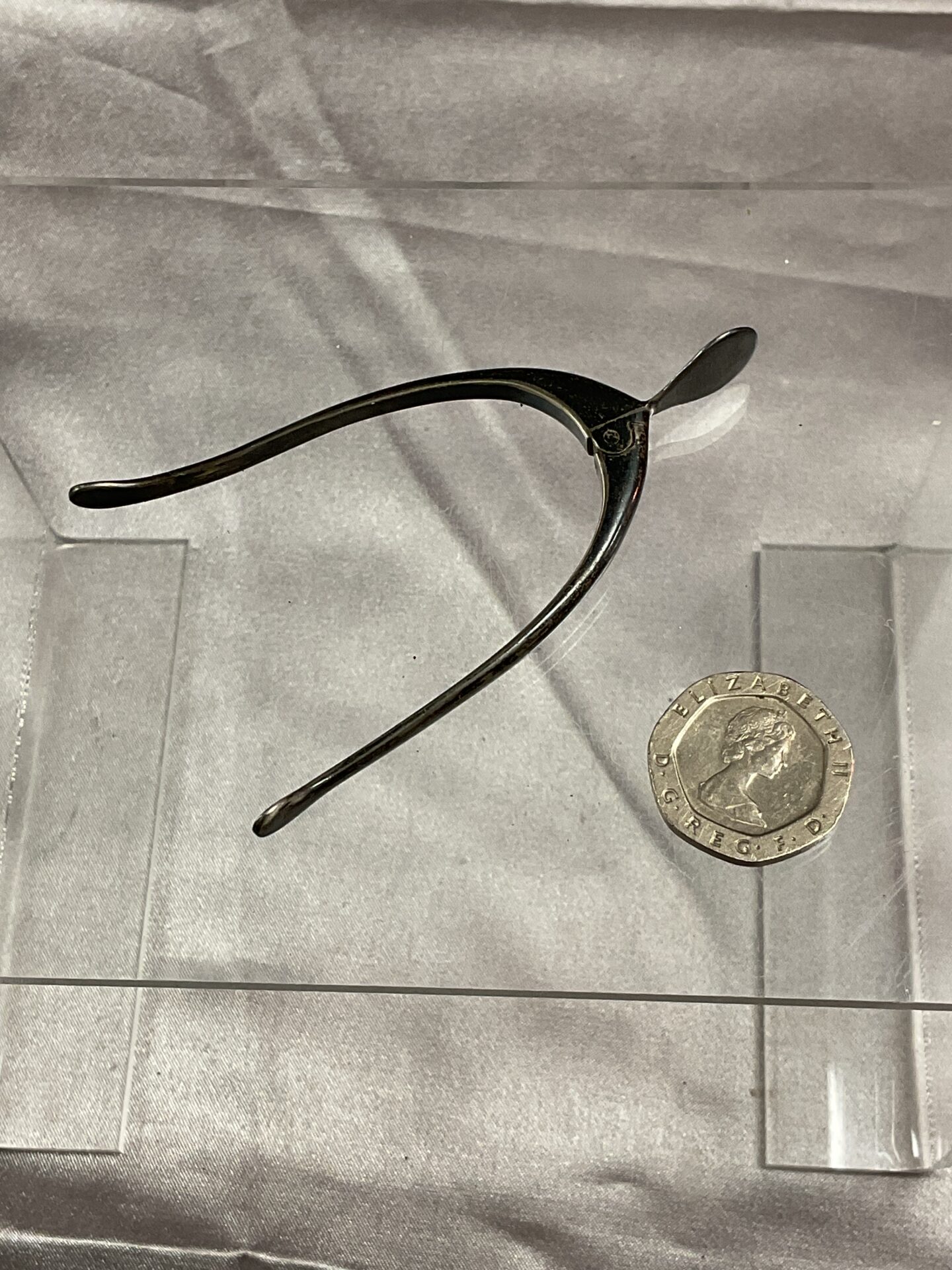 850 Hallmarked Silver Wishbone sugar tongs 8.8g