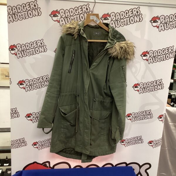 Ladies South parka coat size 18 with fur trim.