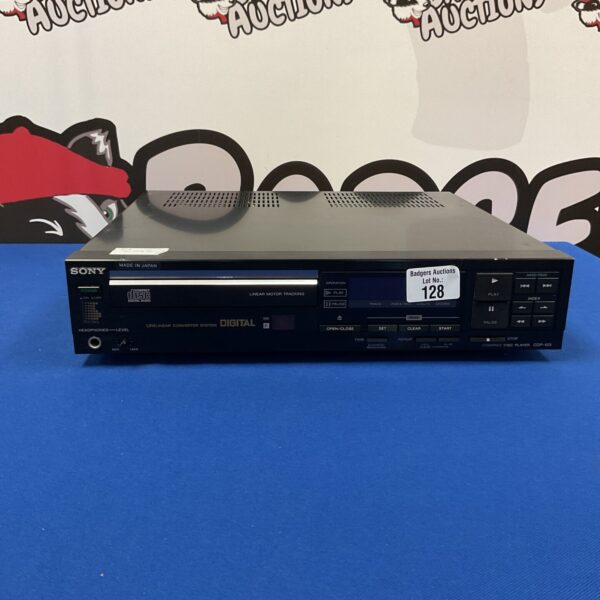 Silver Sony CDP-103 compact disc player, vintage 1980s audio equipment.