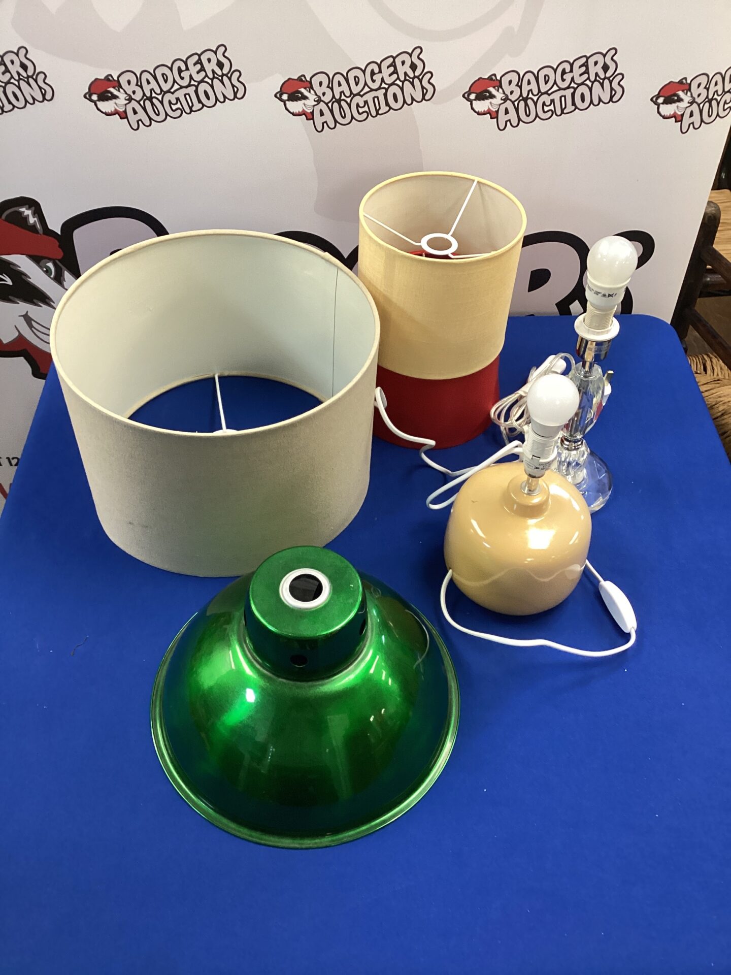643 Two lamps and four shades