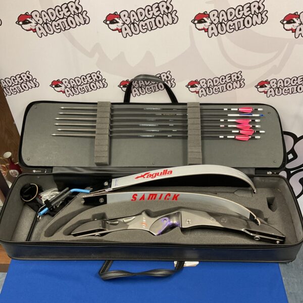 Samick Agulla take down recurve bow with arrows in a case.