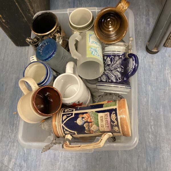 Mixed lot of vintage ceramic tankards and stoneware jugs for collectors.