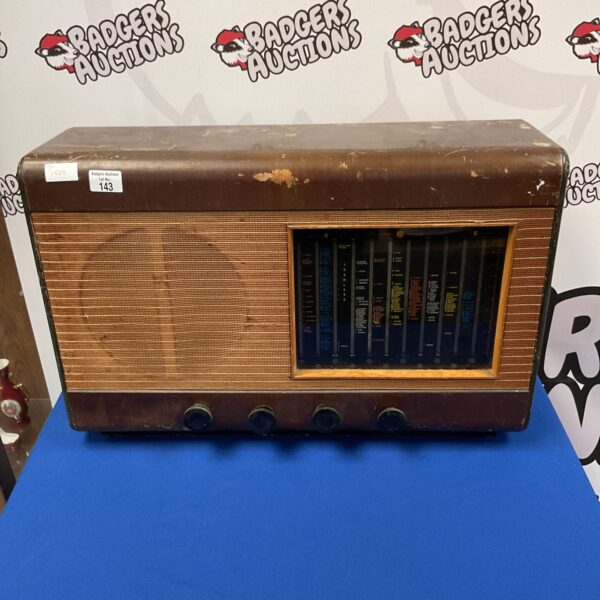 Front view of vintage Pye valve shortwave radio.