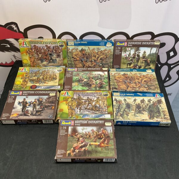 Lot of vintage Revell and Italeri model soldiers in original packaging.