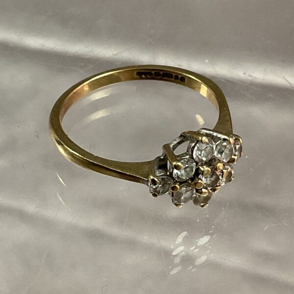 9ct gold ring with a white stone cluster, size L.