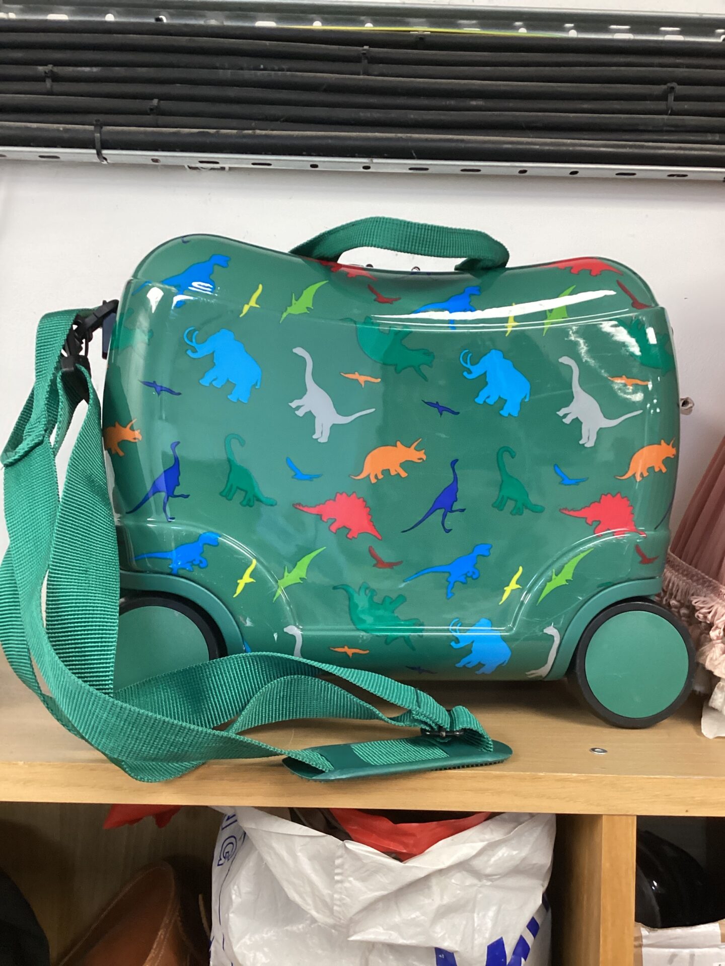 572 Star child’s wheeled suitcase