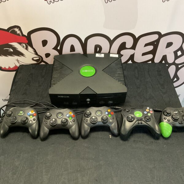 Original Xbox console with five controllers for retro gaming.