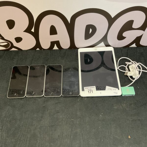Apple iPhones, iPod and iPad lot for collectors.