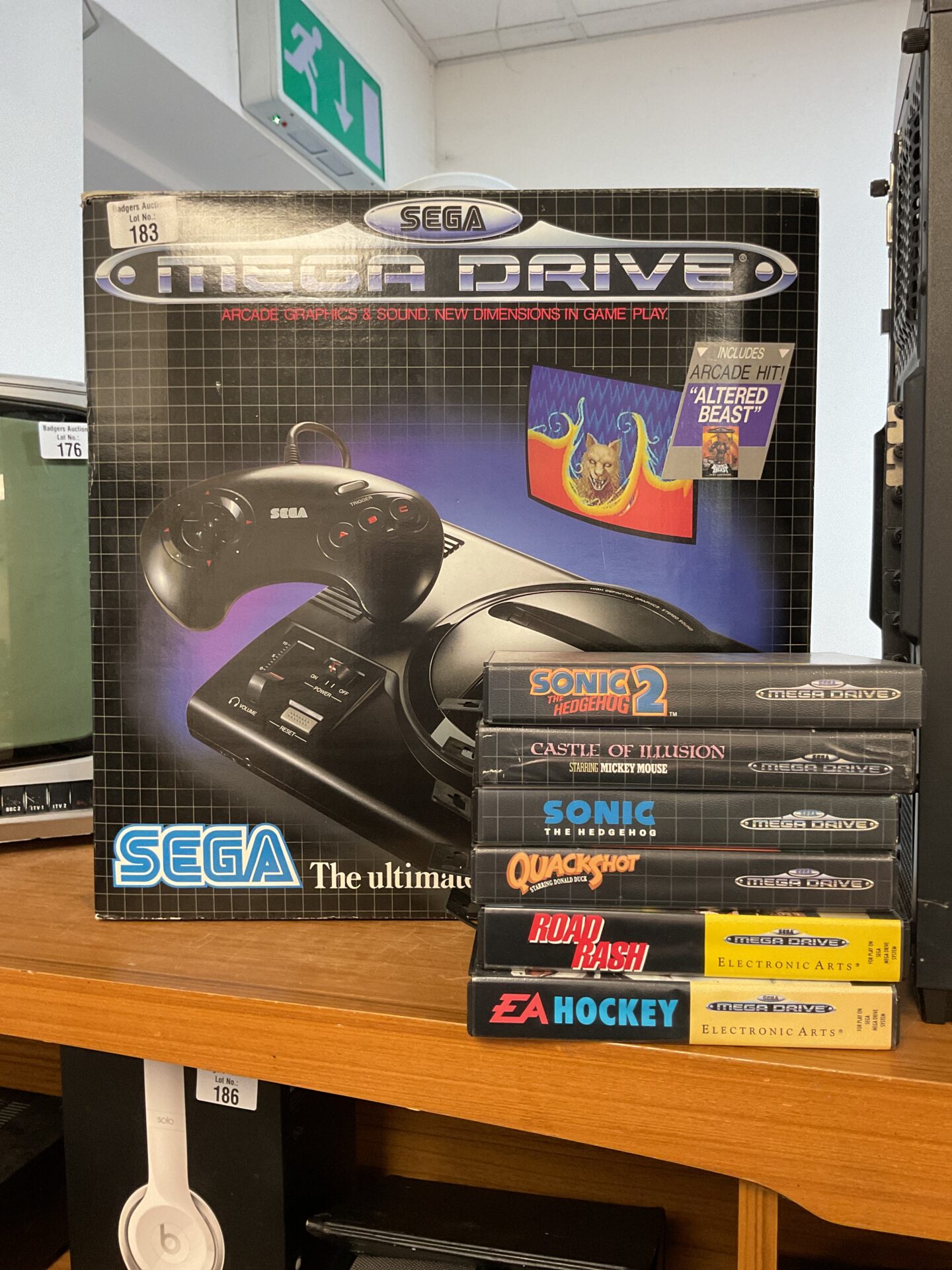 183 Sega mega drive with in built altered beast game 6 boxed games and additional controller retro