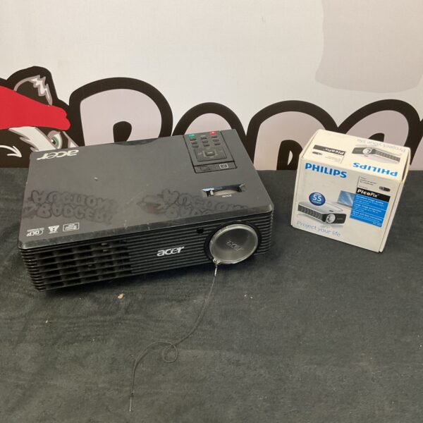 Projector bundle featuring Philips Picopix and Acer DLP projectors.