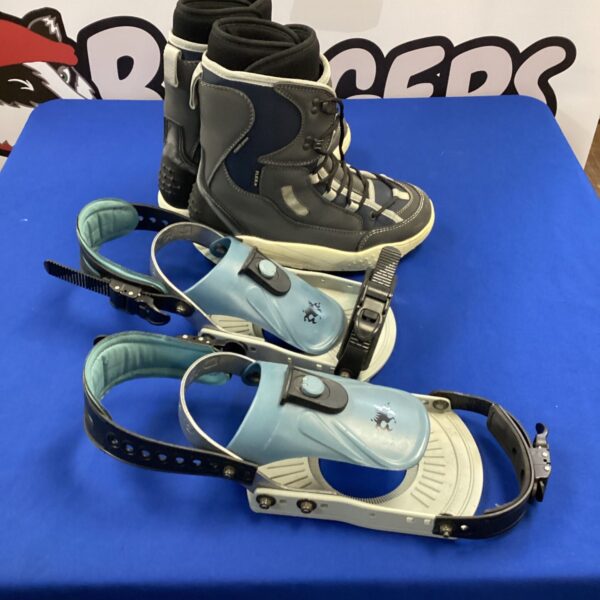 Madness size 9 snowboarding boots with Drake bindings for winter sports.