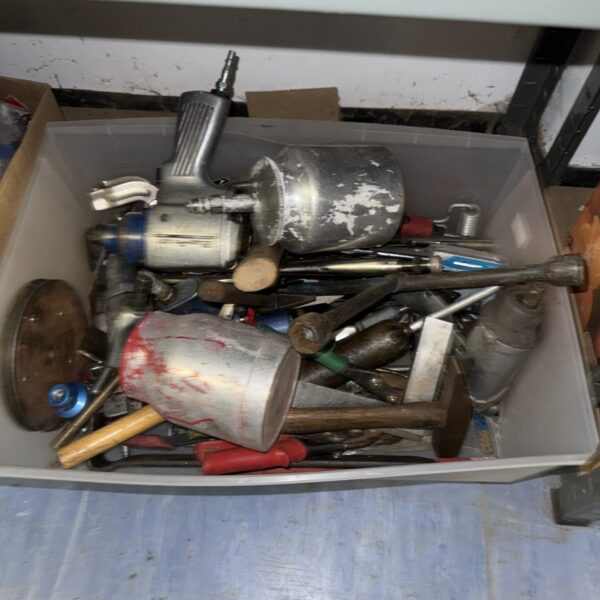 Mixed lot of garage tools including a Blue Point impact gun.