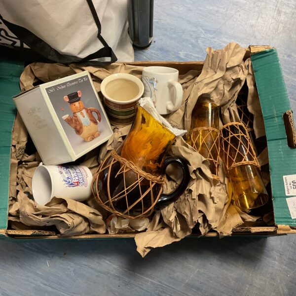 Mixed china and glass lot with amber jug and teacups.