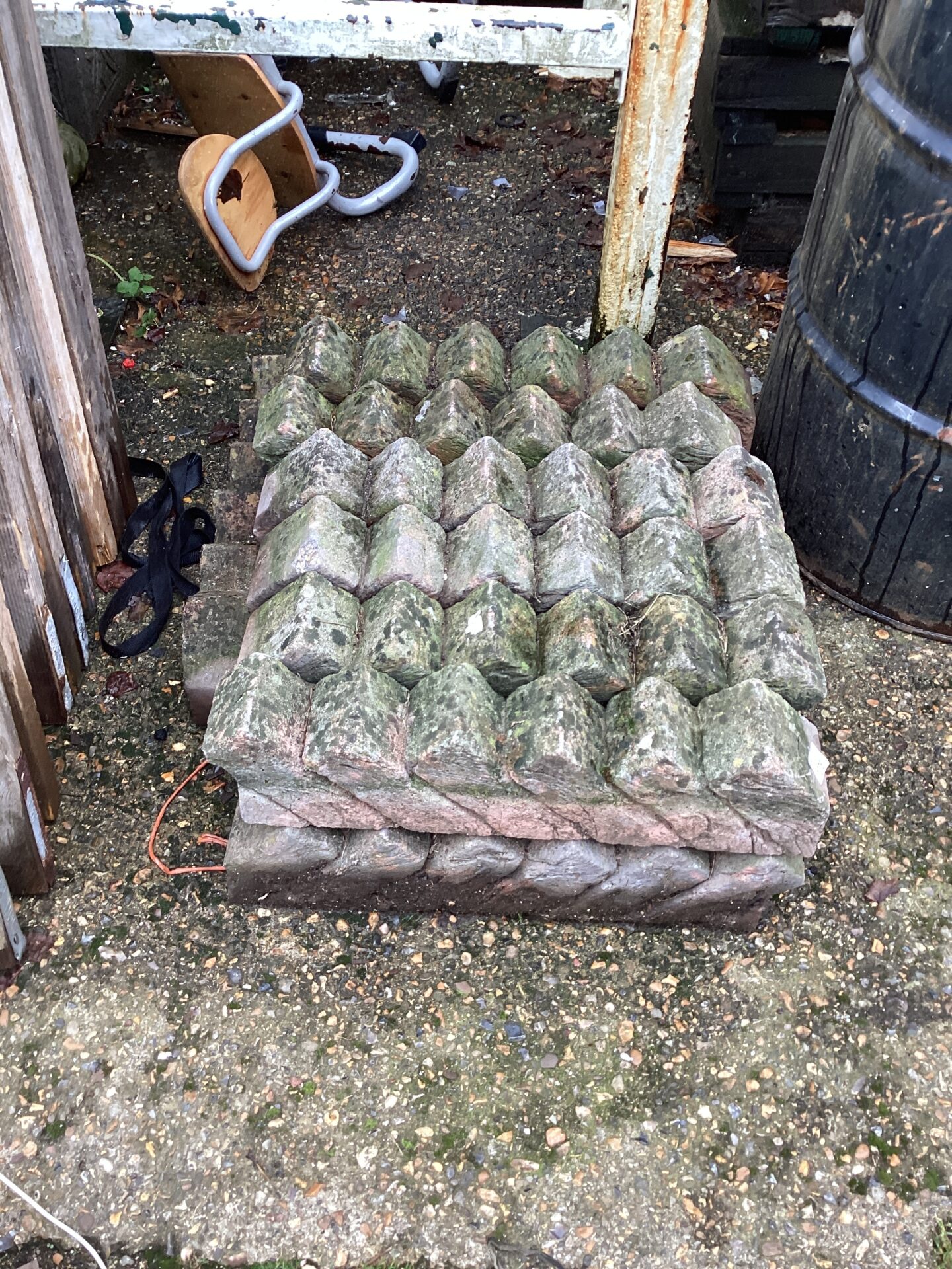 1078 approx 8meters of garden brickwork borders 14 pieces