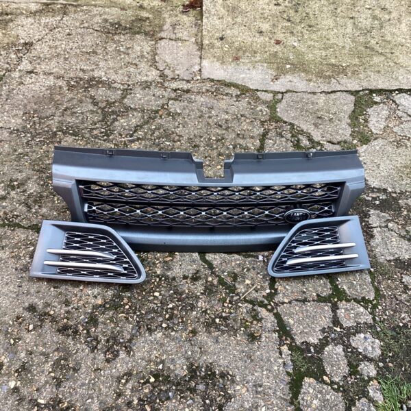 Land Rover front grill with a bold mesh design.