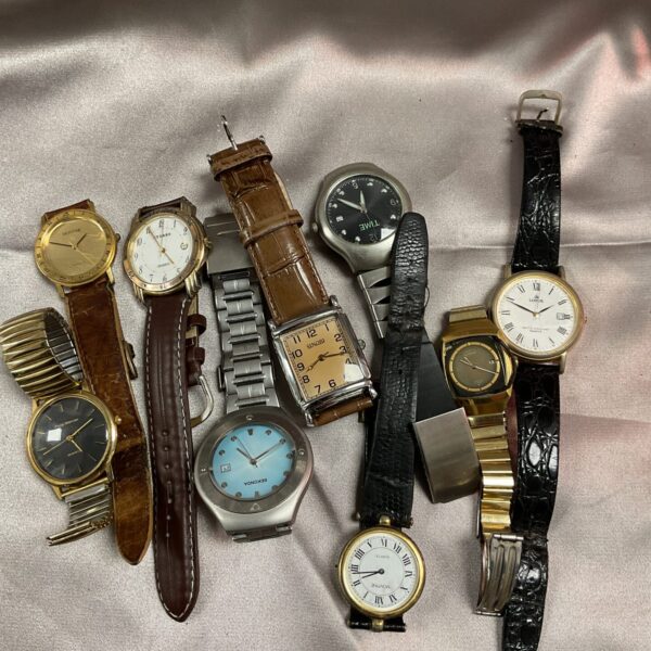 Assorted vintage and modern wristwatches in a lot.