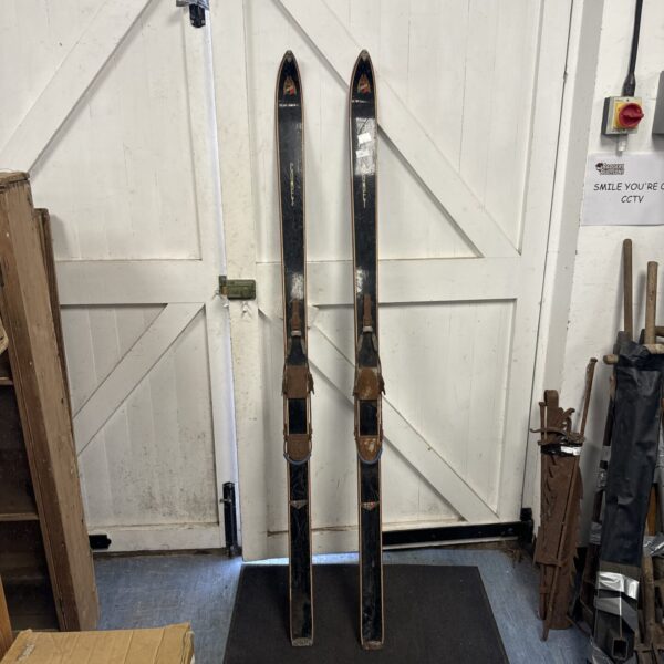 Vintage Sundei Comet skis with striped design.
