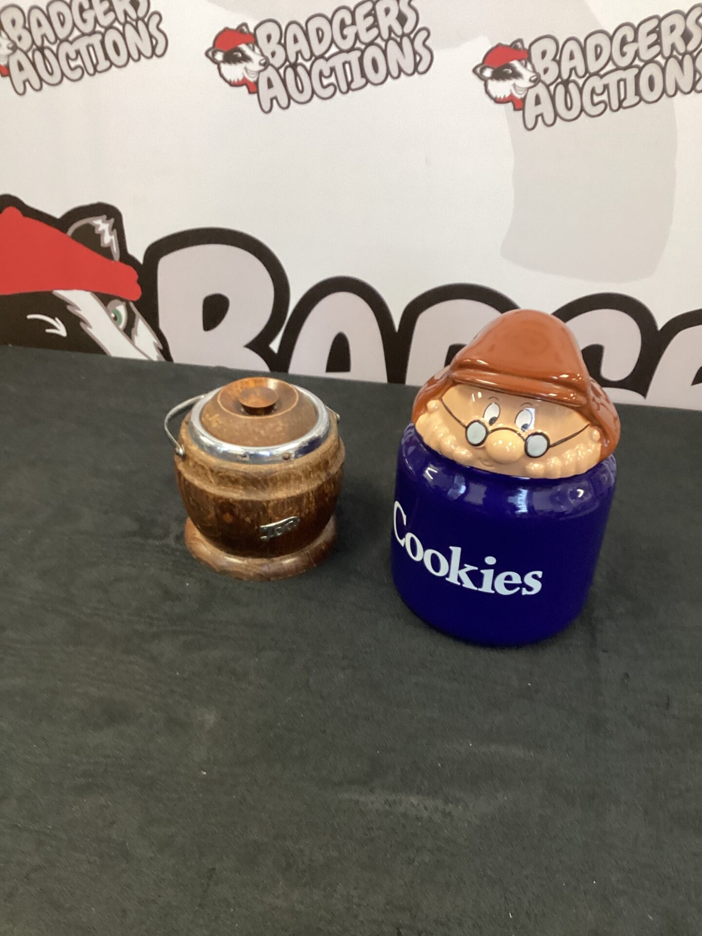 289 Wooden Tea caddy and cookie jar