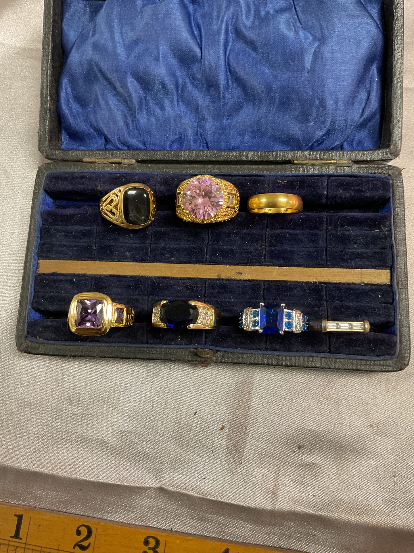 779 Seven costume jewellery rings