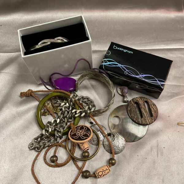 Costume jewellery assortment featuring beaded and chain necklaces.