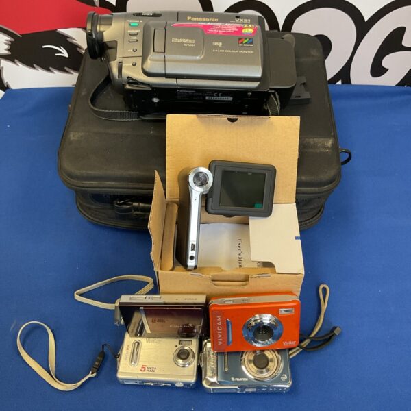 Digital cameras lot including Panasonic, Fujifilm and Polaroid models.