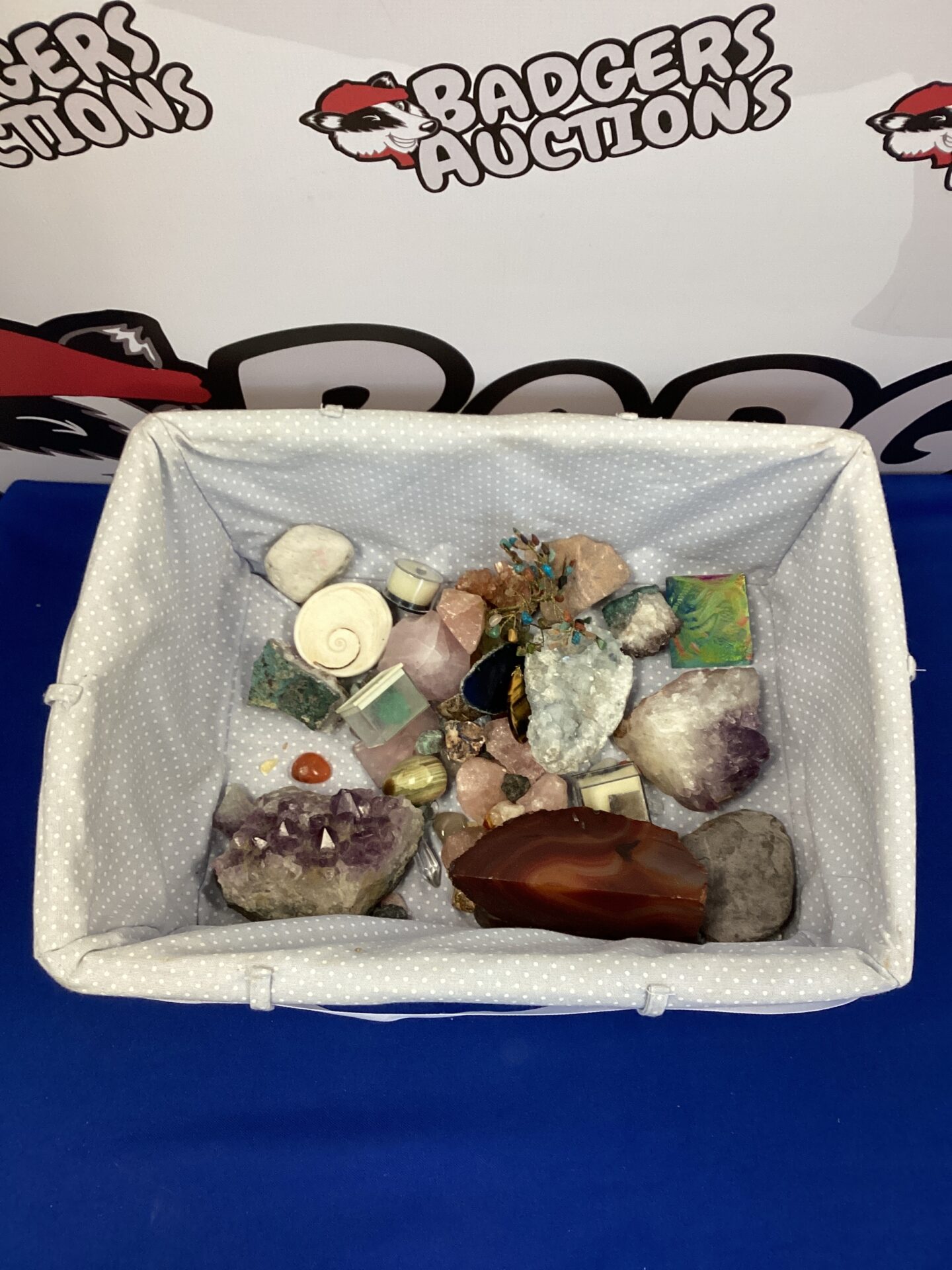 264 Box of mixed polished stones etc