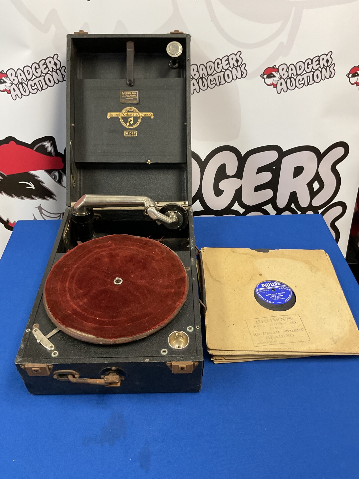102 Viva-tonal Columbia grafonola gramophone including 78s