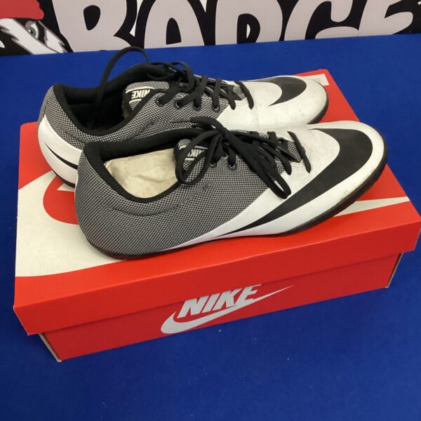 Grey and white Nike trainers size 9 for running.