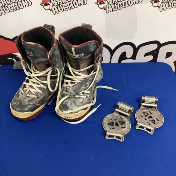 Vans snowboard boots size 10 with Box Switch bindings.