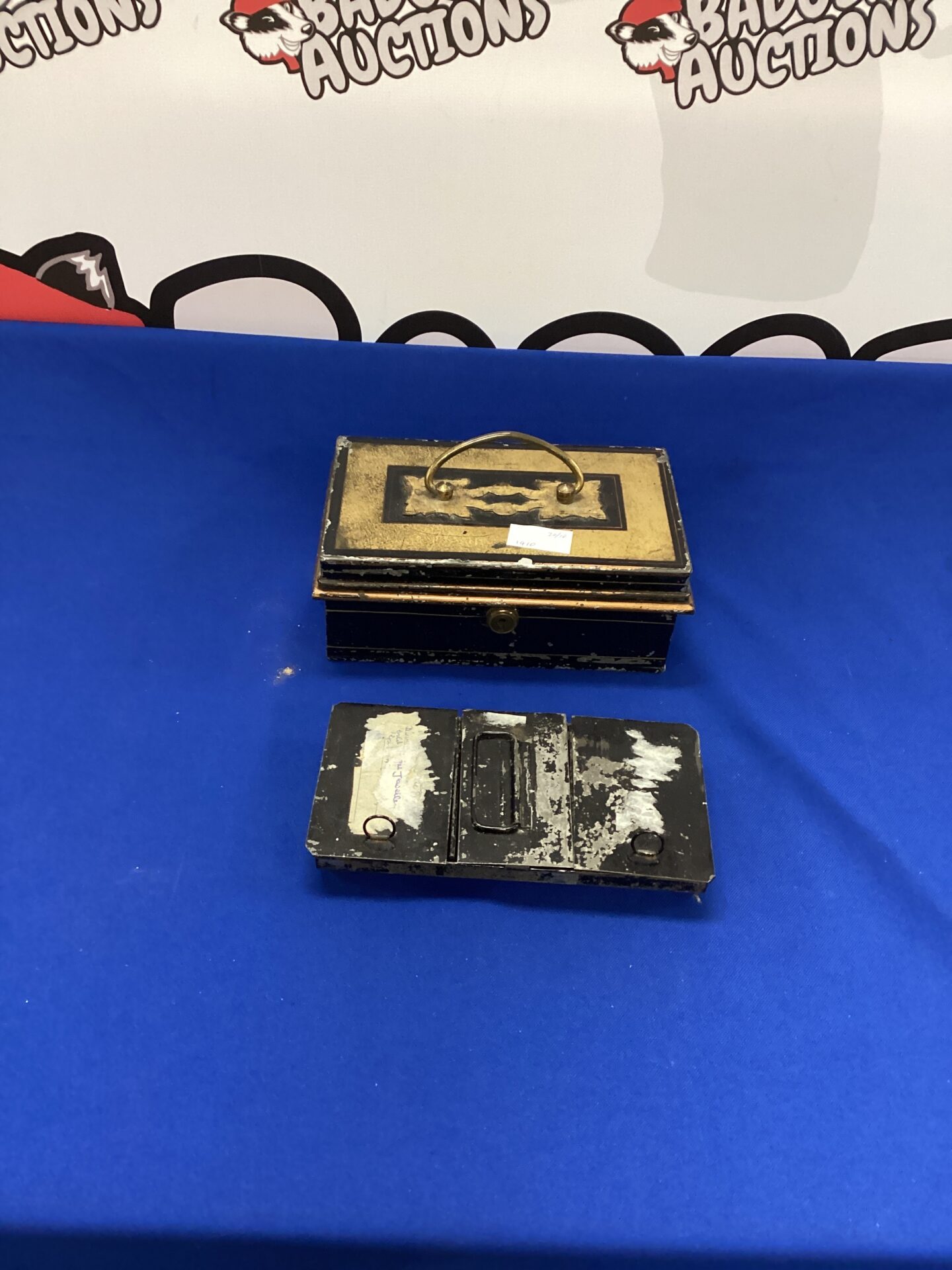 293 Vintage Metal Money box no keys