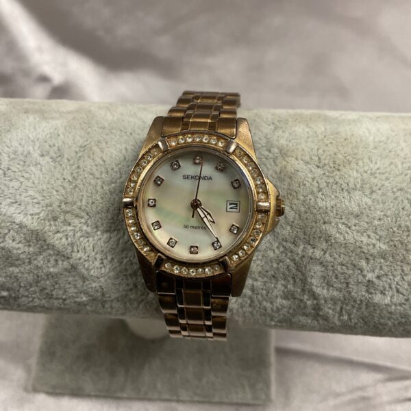 Gold tone Sekonda ladies wristwatch, classic fashion timepiece.
