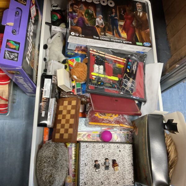 Mixed lot of toys and games including Cluedo and Harry Potter items.