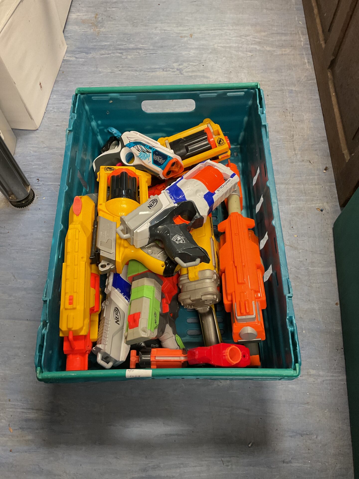 404 Box of mixed nerf guns