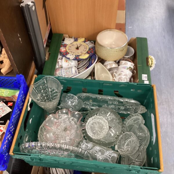 Mixed lot of vintage glass and china tableware.