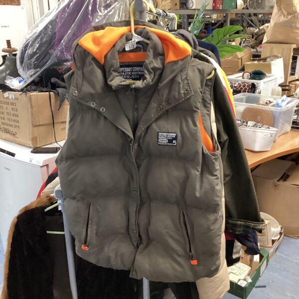 Superdry hooded gilet size M, a practical outdoor vest.