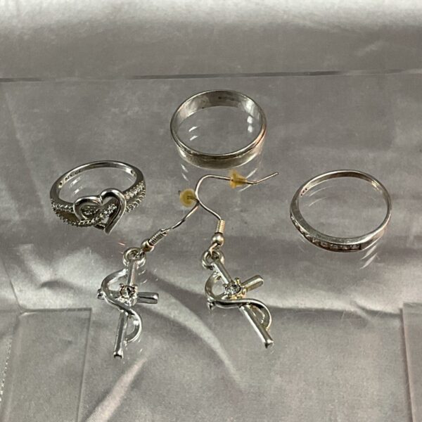 Silver ring and earring lot, vintage jewellery collection.