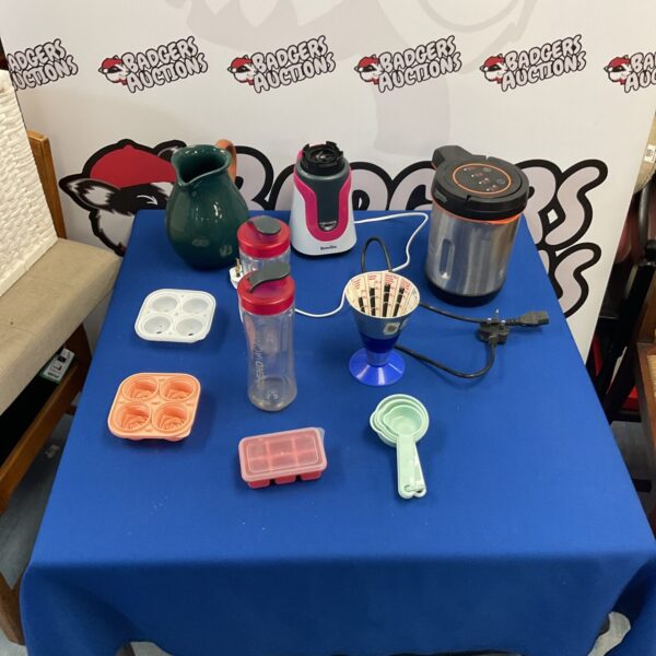 Soup maker bundle with smoothie maker and glass jar on display.