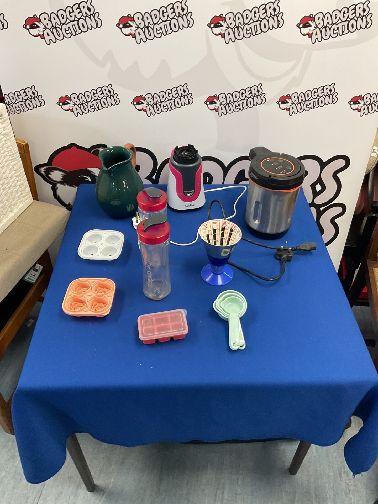 485 box including soup maker, smoothie maker and jar