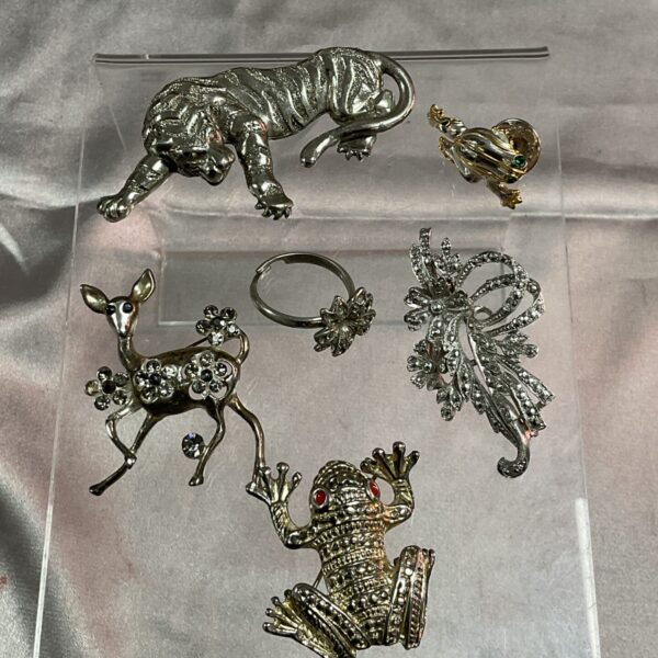 Vintage brooch and ring lot featuring animal designs.