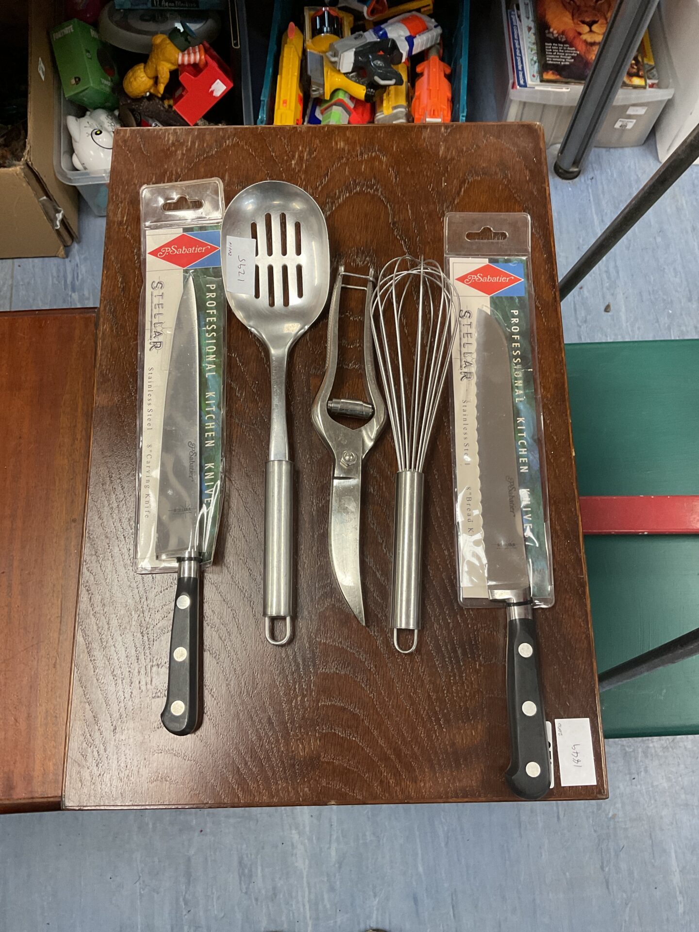 453 Mixed kitchenware including professional kitchen knives and a whisk