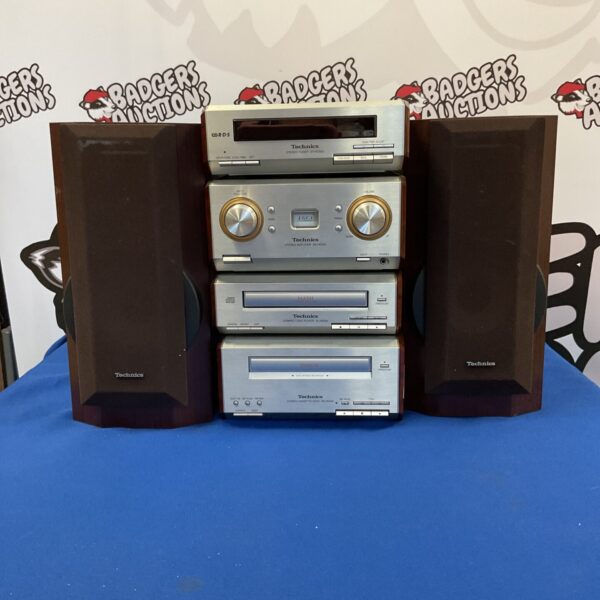 Vintage Technics mini hifi system SE-HD550 and SL-HD550 stereo.