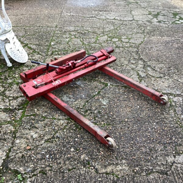 Used engine link hoist for workshop lifting.
