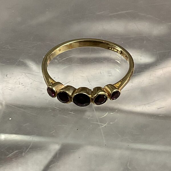 Antique 9ct gold ring with five graduated amethyst stones.