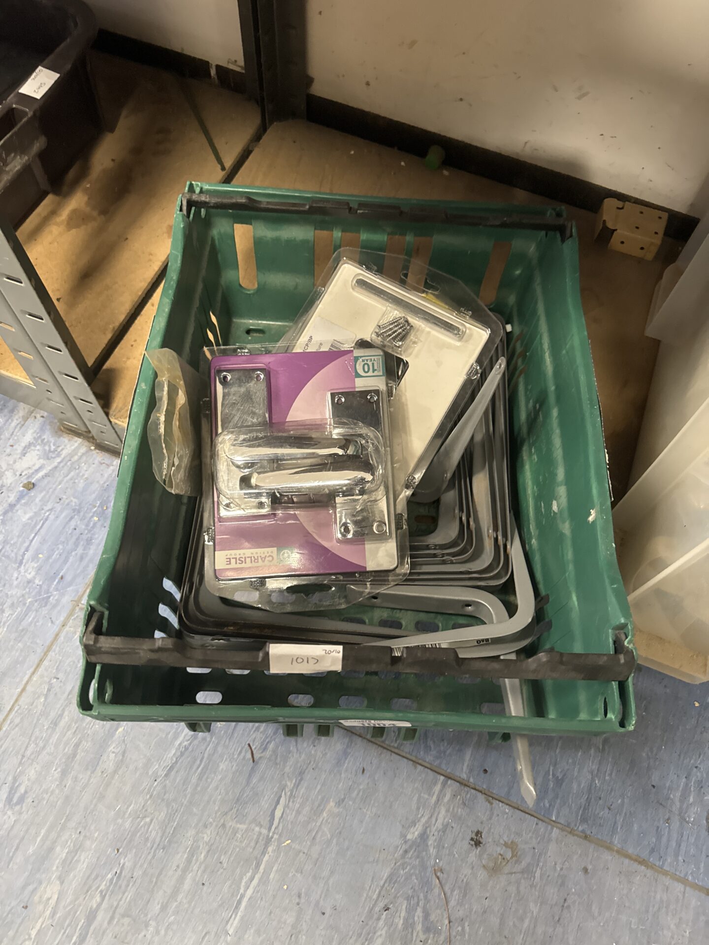 1004 Box of items inc shelf brackets & door handles