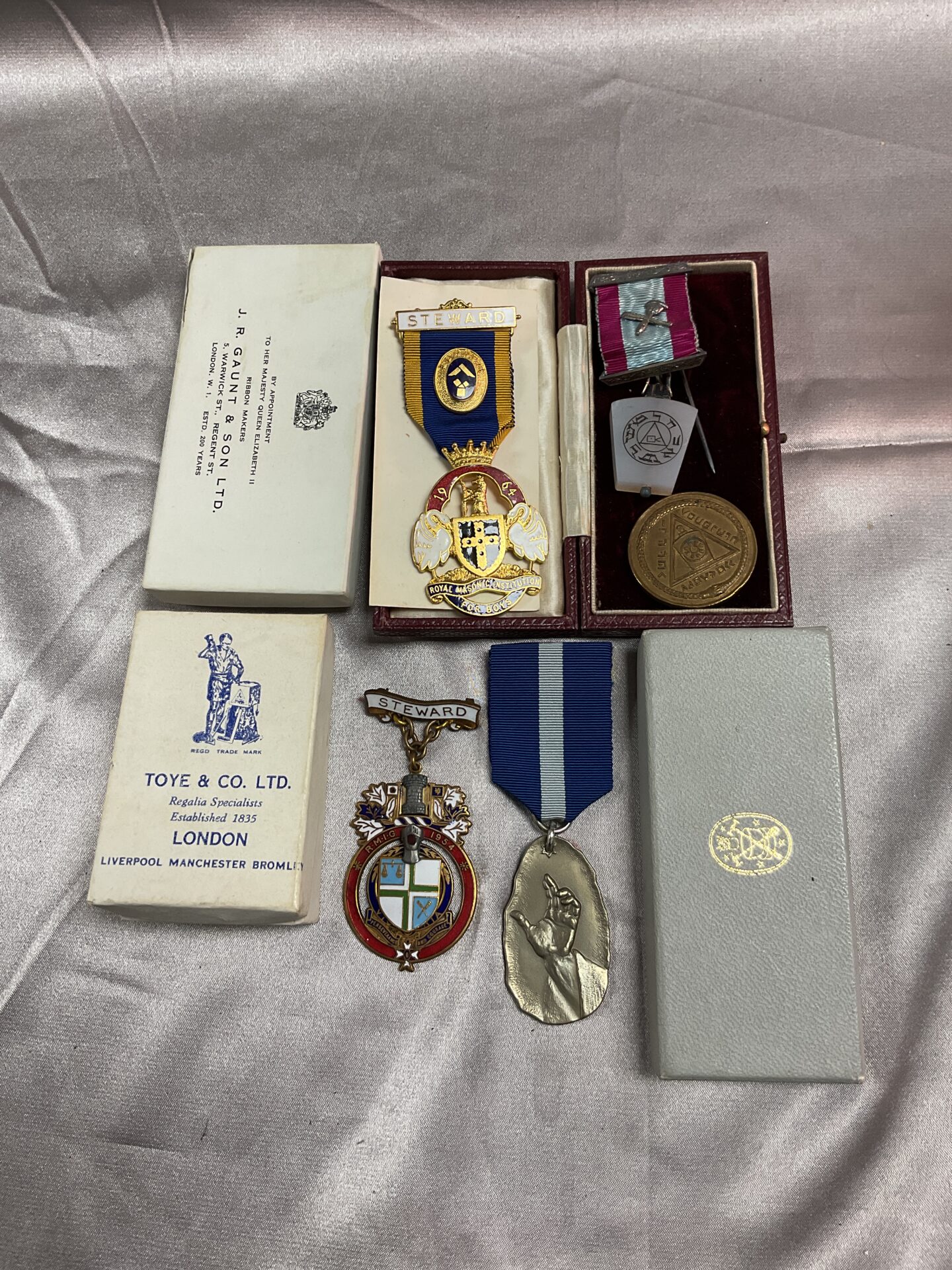 905 Five vintage Masonic jewels