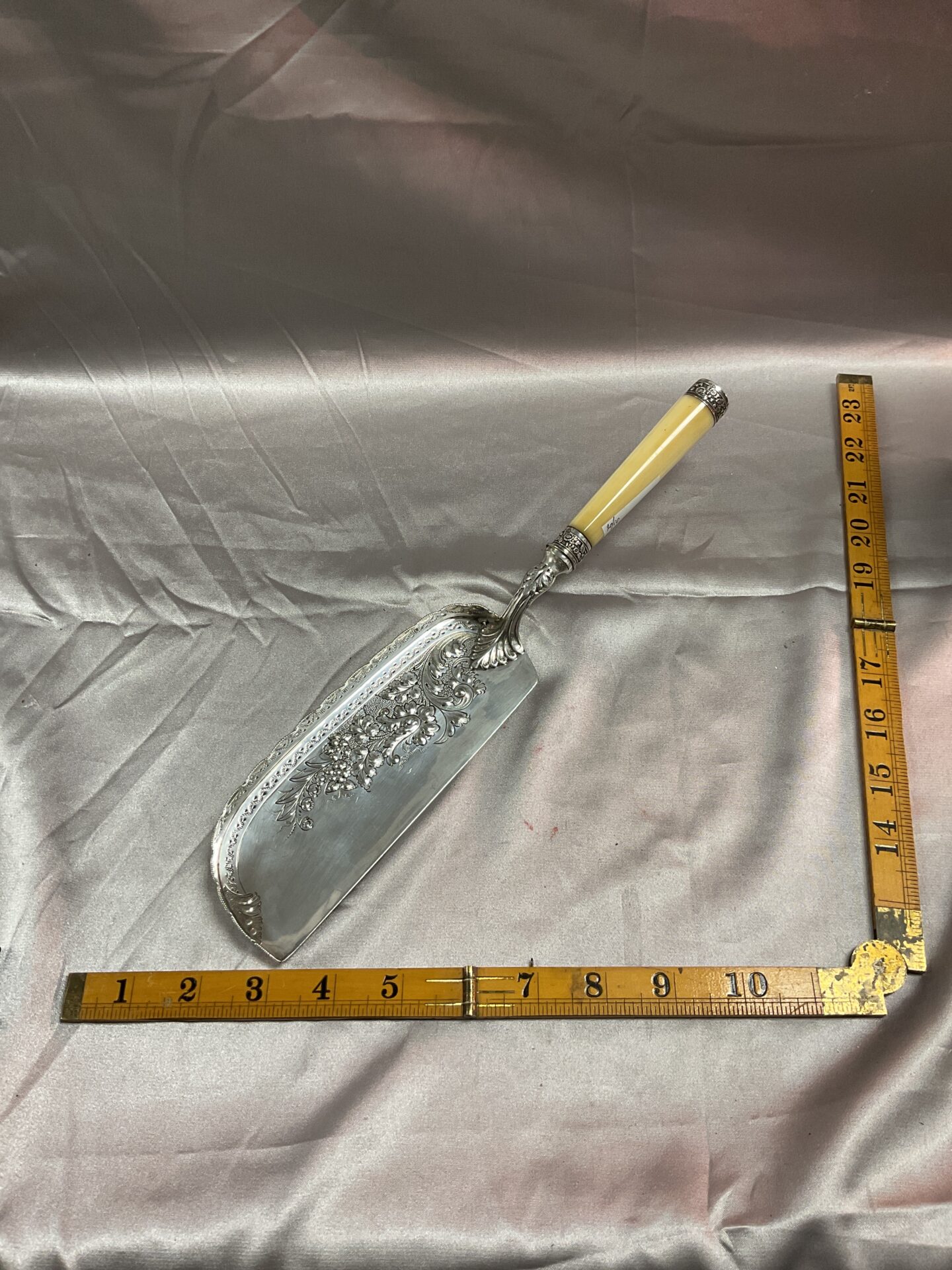910 Antique Victorian silver hallmarked handle fish slice London 1892