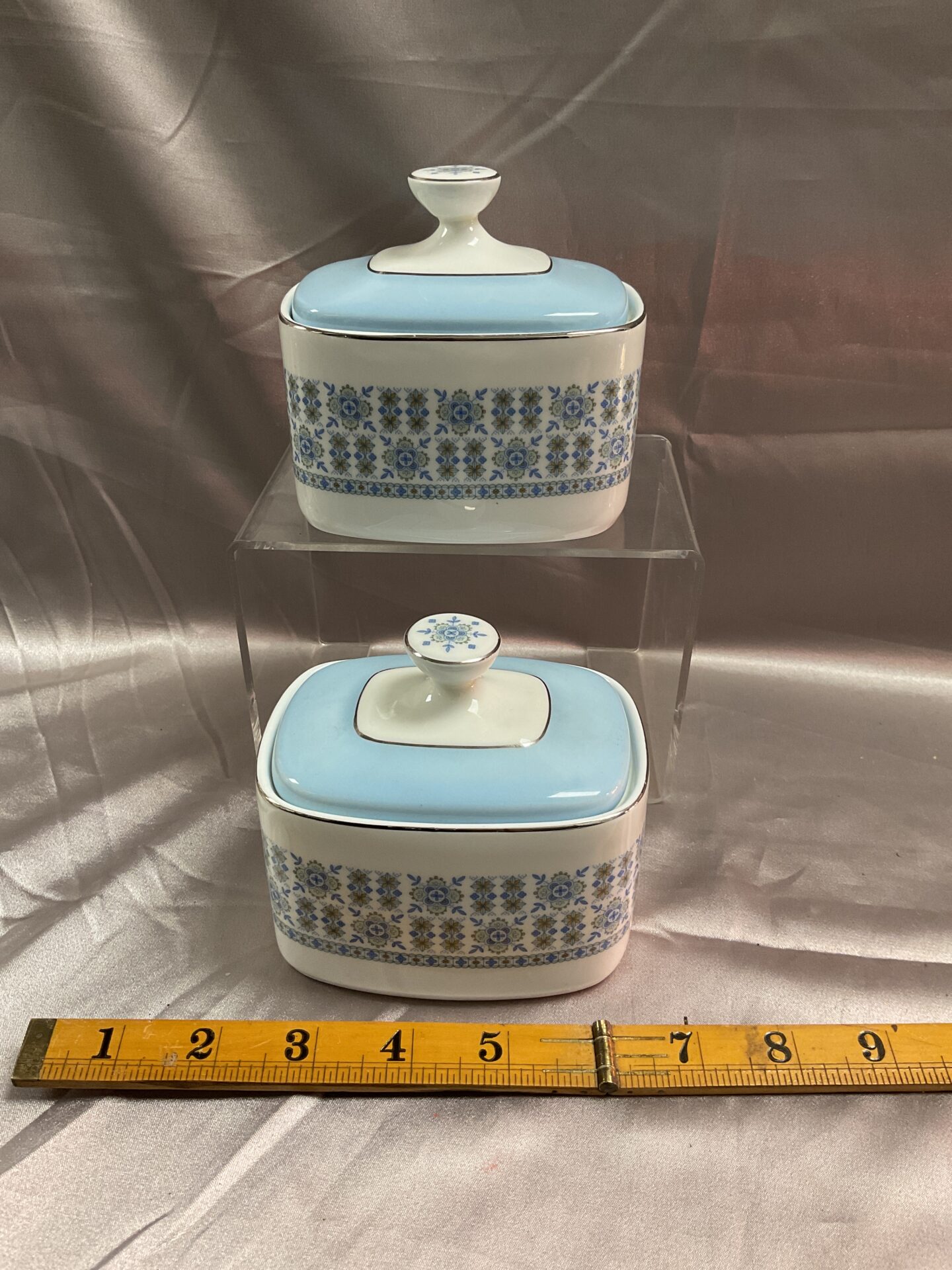 908 Pair of royal Doulton counterpoint lidded pots