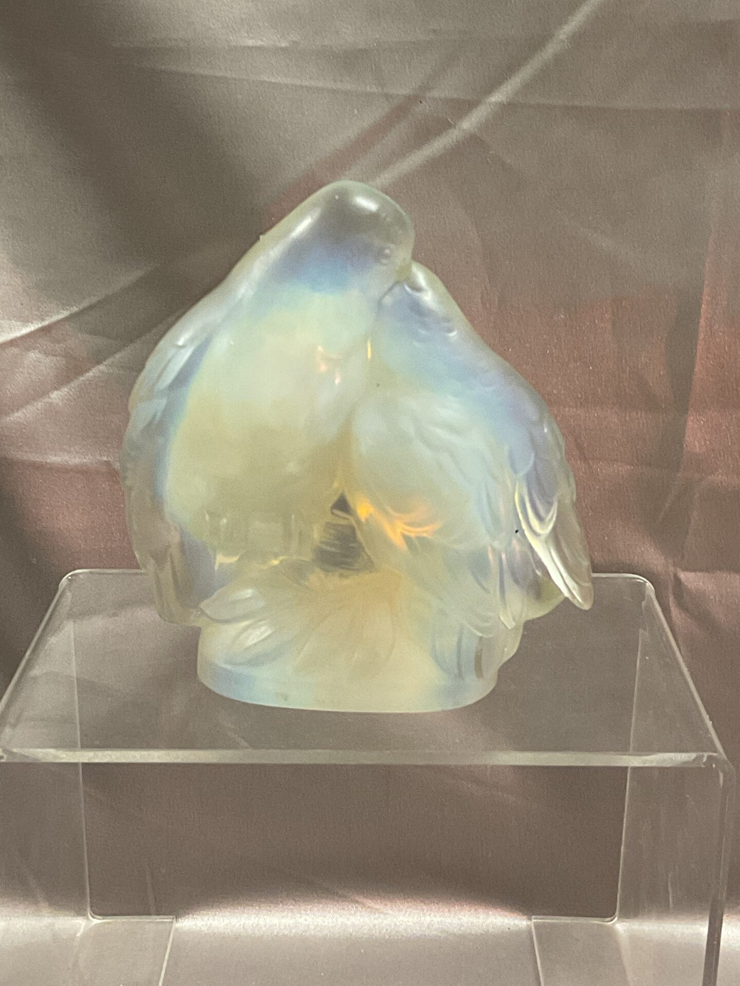 914 Opaque glass lovebirds figure signed
