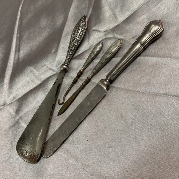 Vintage silver handled butter knife, shoehorn and button hook lot.