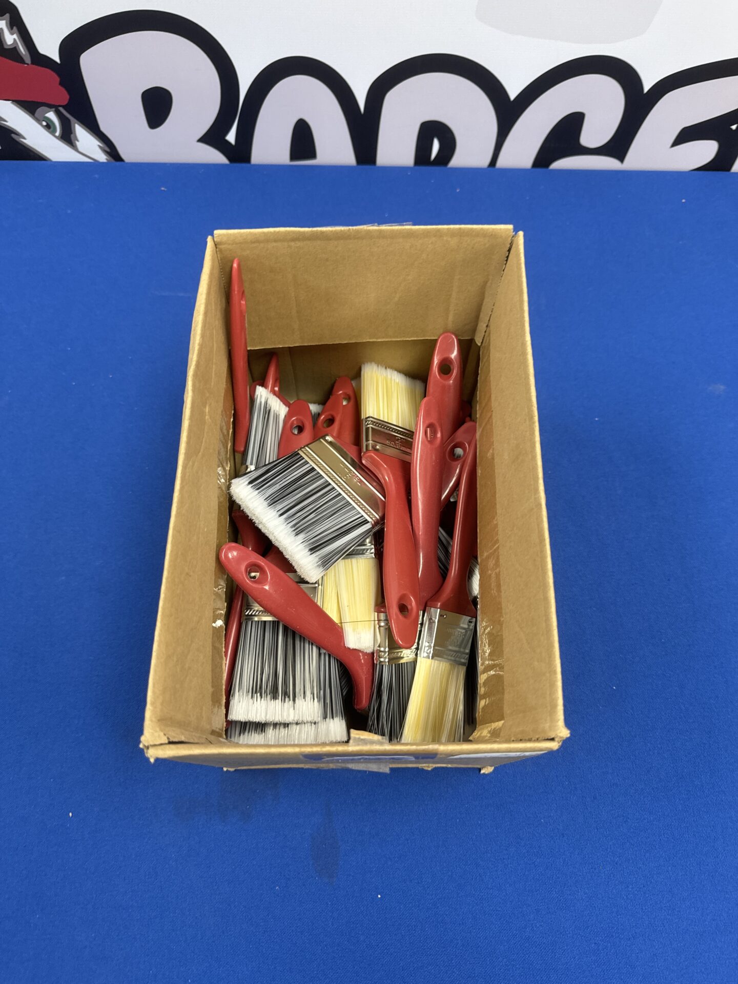 1045 Small box of assorted new paintbrushes